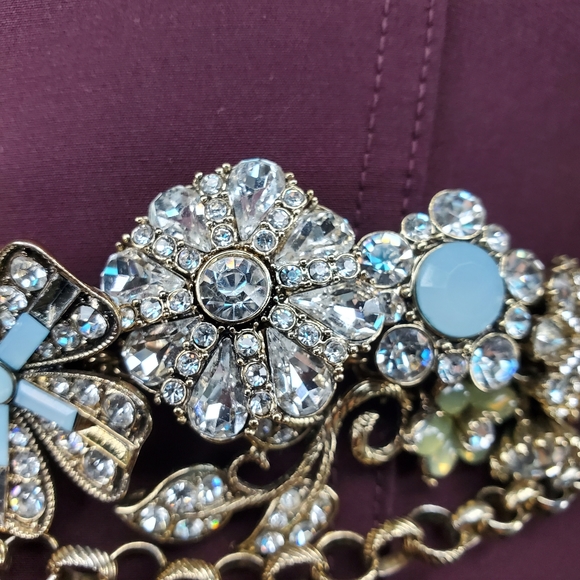 Betsey Johnson Iconic Flower & Gem Frontal Necklace - Picture 5 of 10